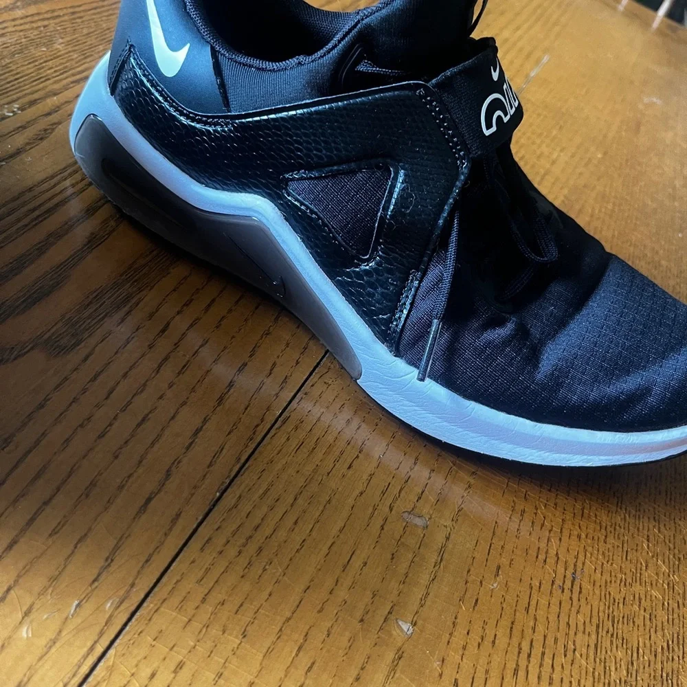 Nike Women's Athletic Shoes - Size 9 - Picture 4 of 8